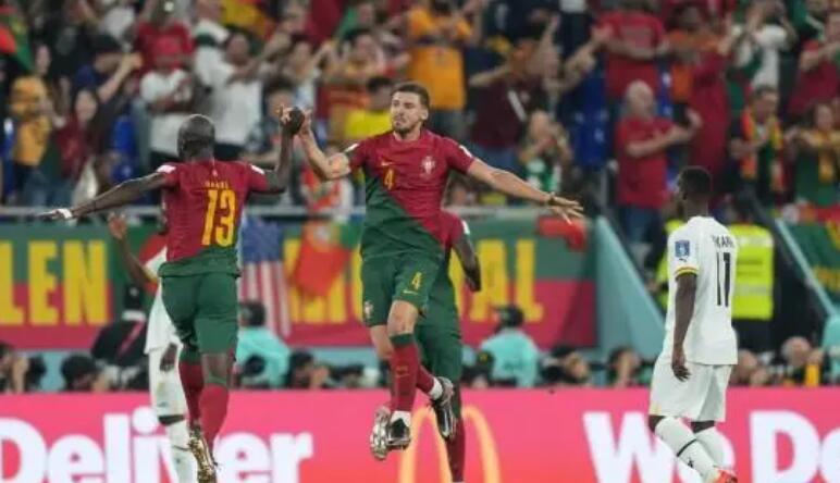 2022世界杯小组赛C罗创纪录葡萄牙3比2加纳
