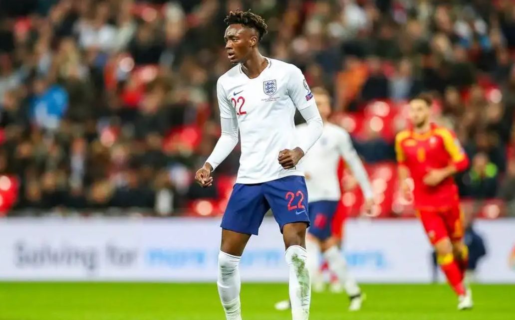 至于凯恩的替补,罗马中锋亚伯拉罕基本已经被锁定为第一人选,本赛季转