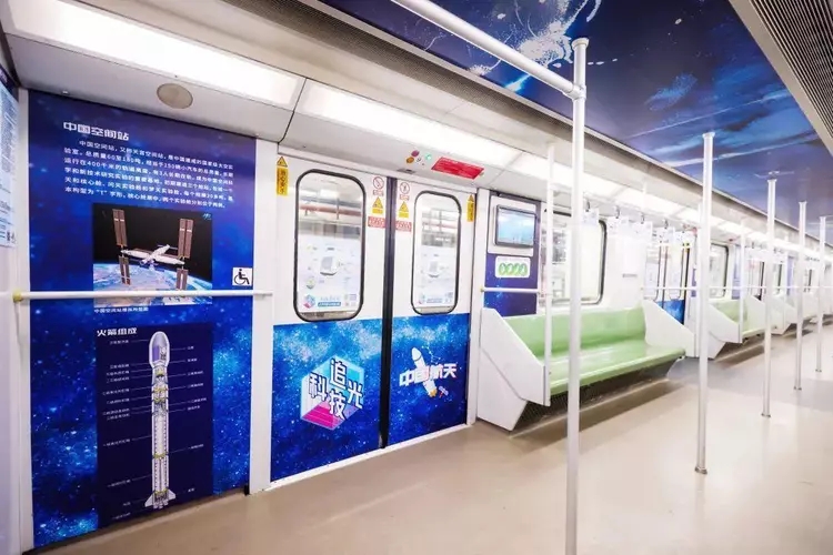上海“科技追光号”主题元宇宙列车正式亮相